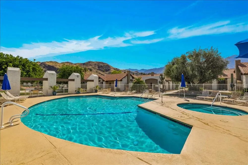 2389 E Miramonte Circle #B Palm Springs, CA 92264