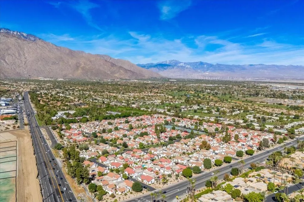 2389 E Miramonte Circle #B Palm Springs, CA 92264