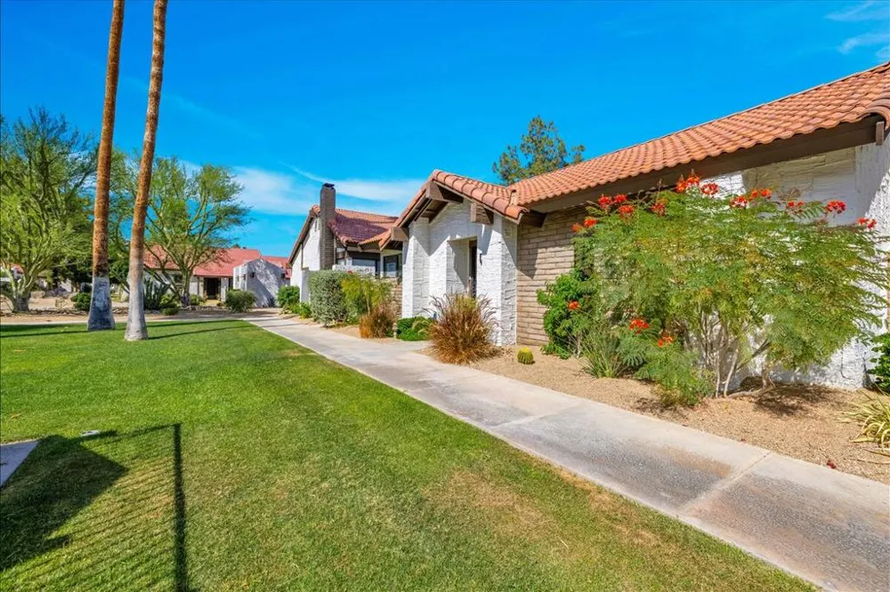 2389 E Miramonte Circle #B Palm Springs, CA 92264