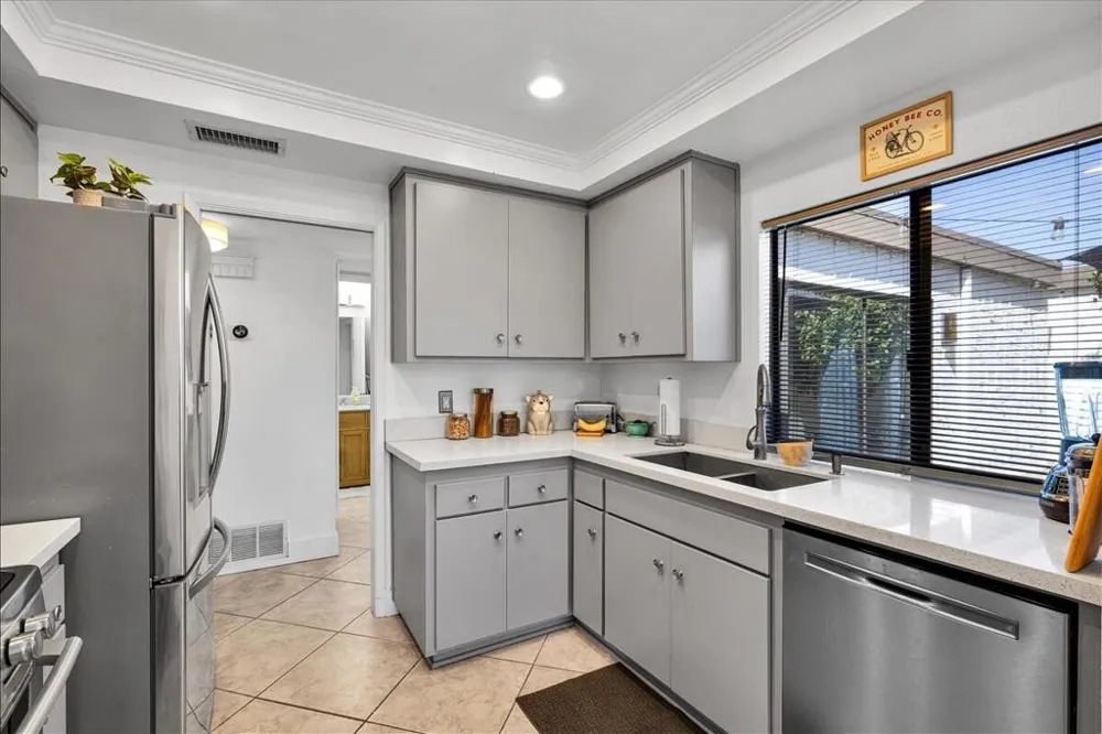 2389 E Miramonte Circle #B Palm Springs, CA 92264