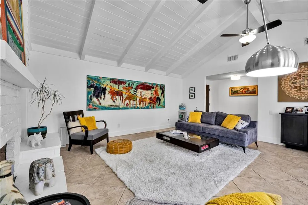 2389 E Miramonte Circle #B Palm Springs, CA 92264