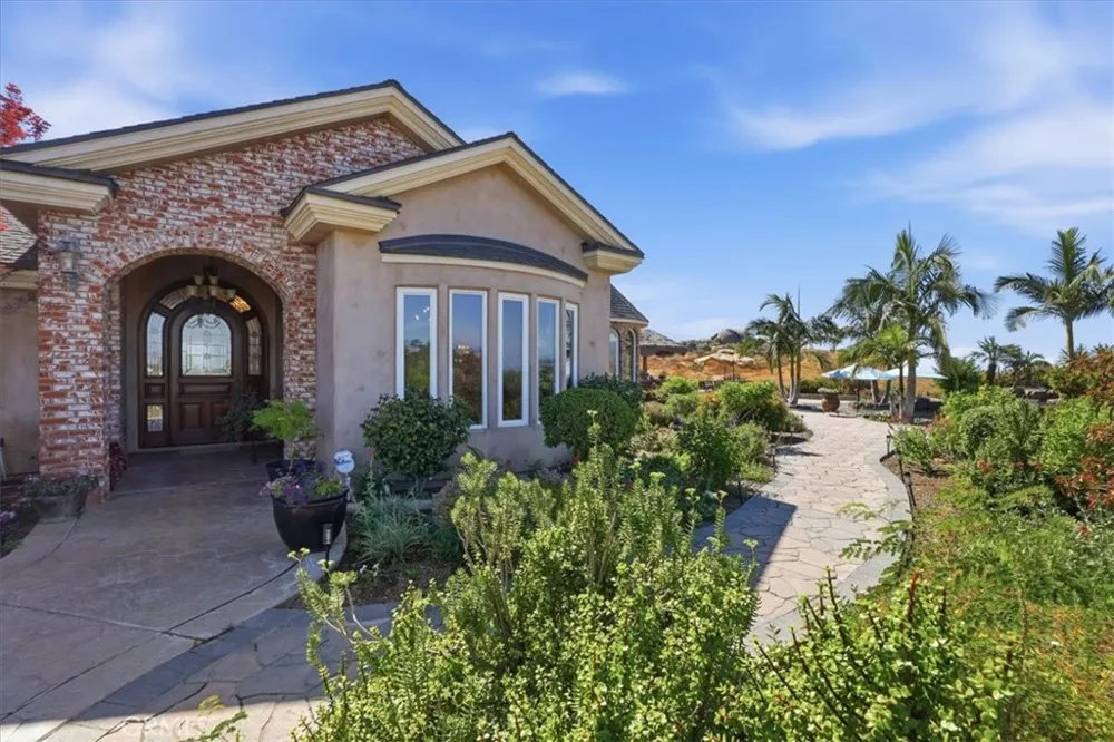 17041 Frankland Riverside, CA 92504