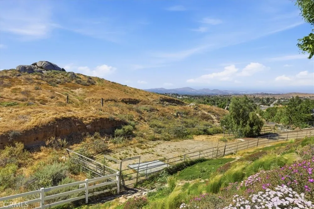 17041 Frankland Riverside, CA 92504