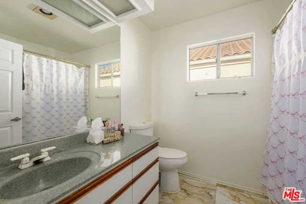 9152 Vincente Way North Hills, CA 91343