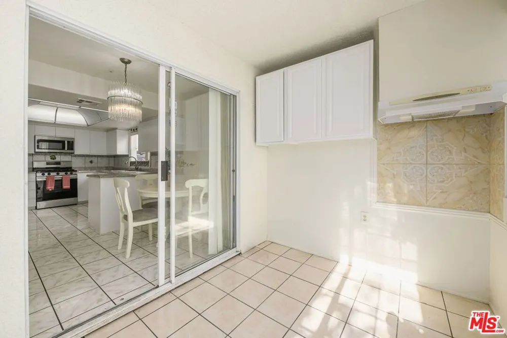 9152 Vincente Way North Hills, CA 91343