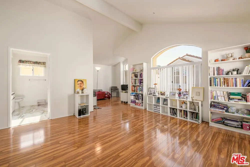 9152 Vincente Way North Hills, CA 91343