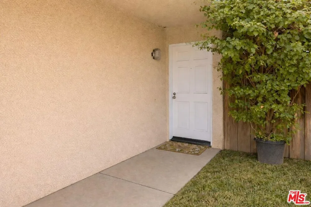 9152 Vincente Way North Hills, CA 91343