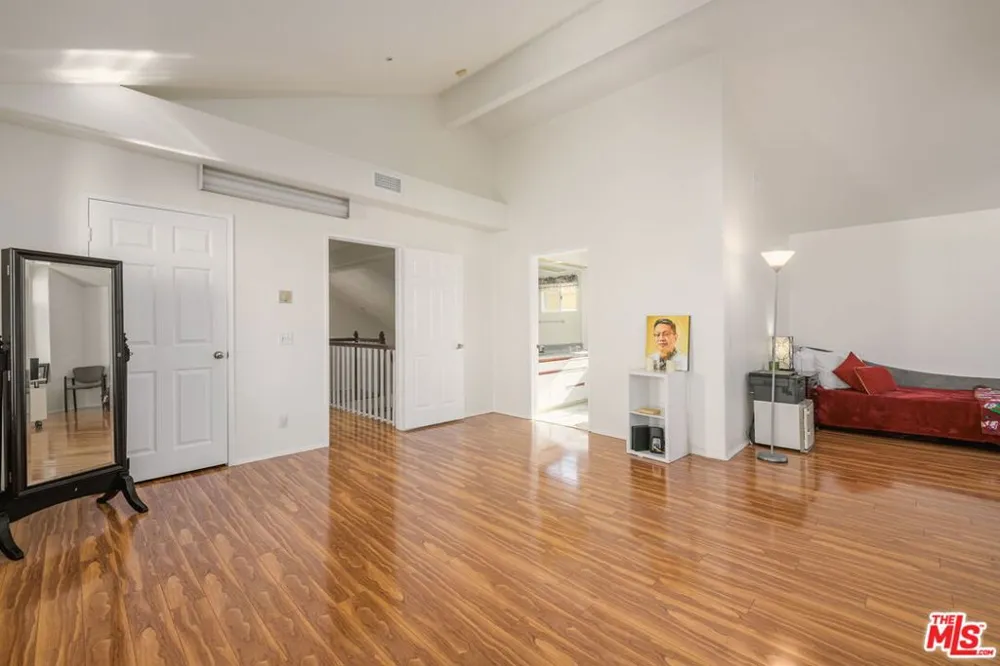 9152 Vincente Way North Hills, CA 91343