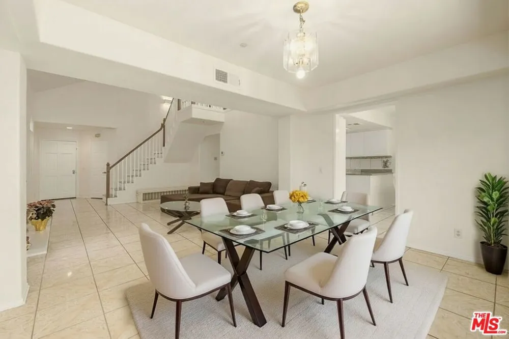9152 Vincente Way North Hills, CA 91343