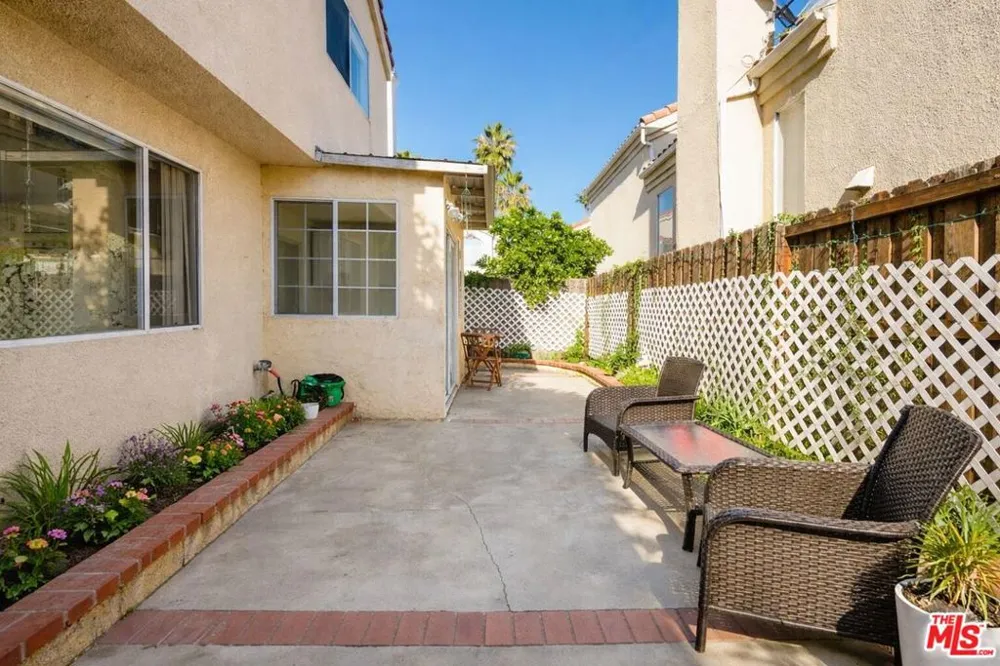 9152 Vincente Way North Hills, CA 91343