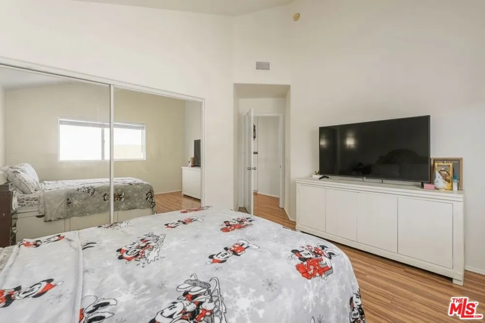 9152 Vincente Way North Hills, CA 91343