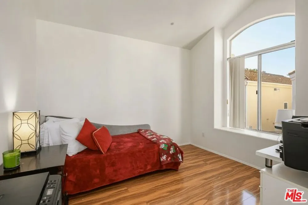9152 Vincente Way North Hills, CA 91343