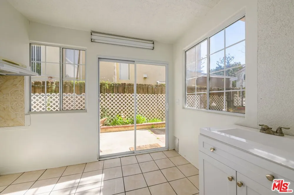9152 Vincente Way North Hills, CA 91343
