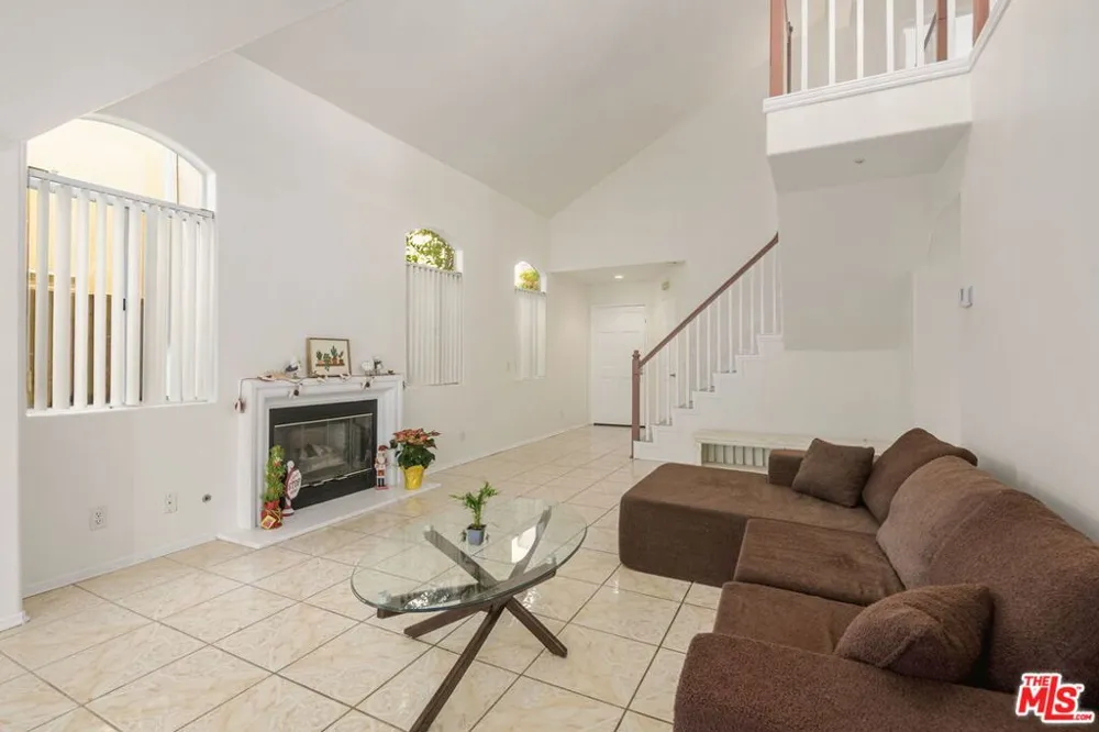 9152 Vincente Way North Hills, CA 91343