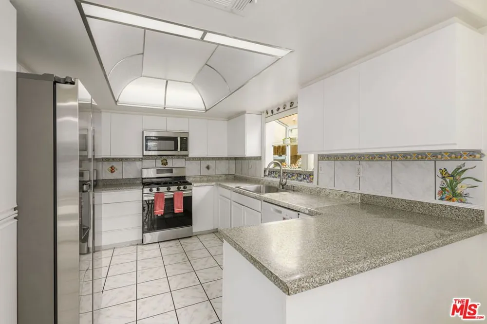 9152 Vincente Way North Hills, CA 91343
