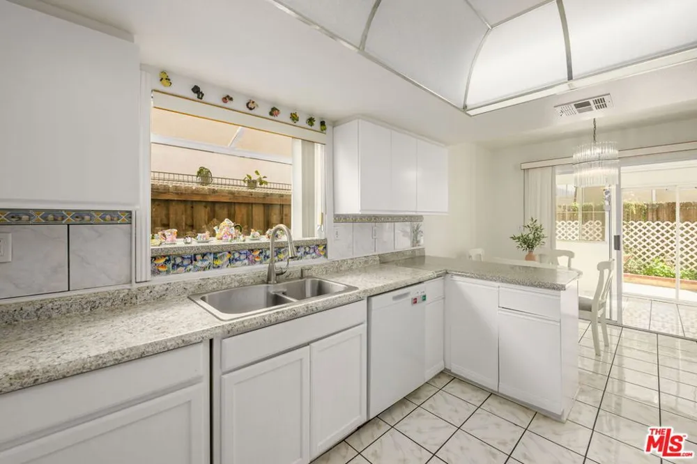 9152 Vincente Way North Hills, CA 91343