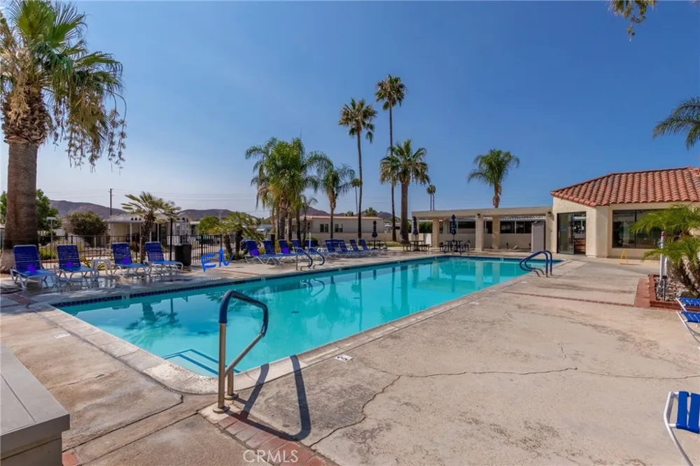 1295 S Cawston Avenue Hemet, CA 92545