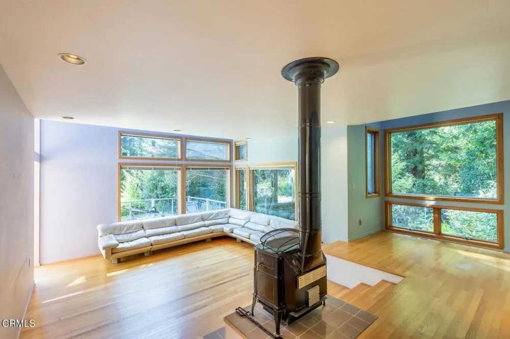 33100 Frog Pond Road Little River, CA 95456