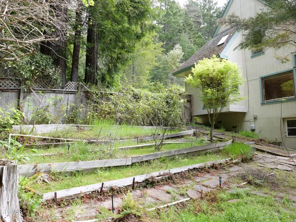33100 Frog Pond Road Little River, CA 95456