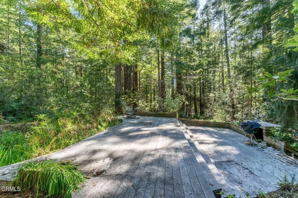 33100 Frog Pond Road Little River, CA 95456