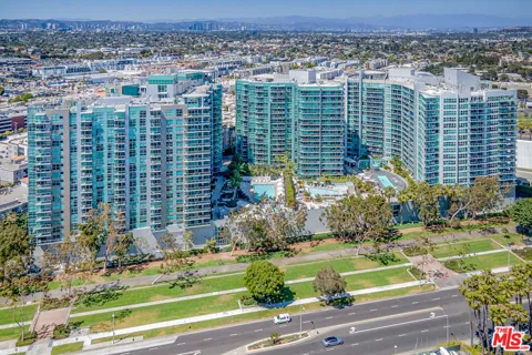 13700 Marina Pointe Drive #1018