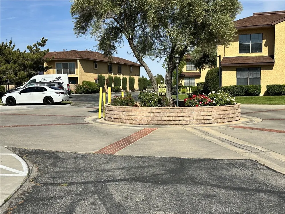 1537 W Avenue L #4 Lancaster, CA 93534