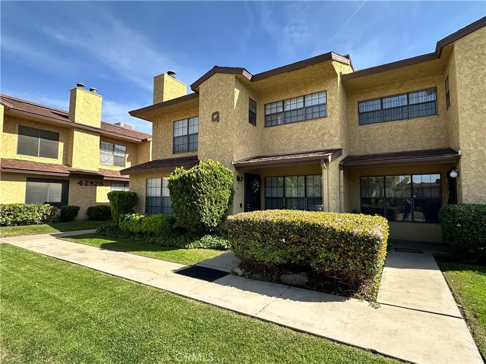 1537 W Avenue L #4 Lancaster, CA 93534