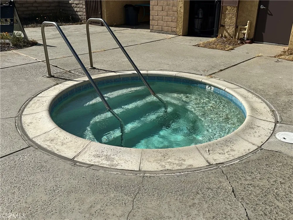 1537 W Avenue L #4 Lancaster, CA 93534