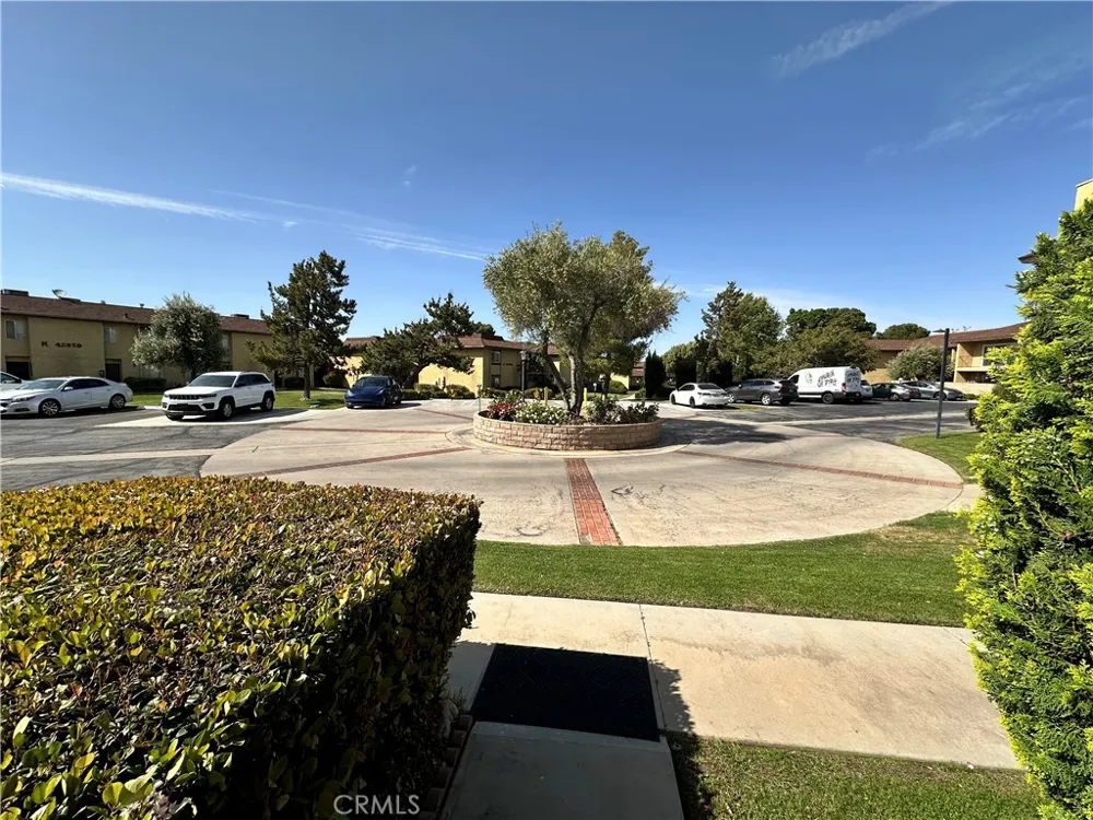1537 W Avenue L #4 Lancaster, CA 93534