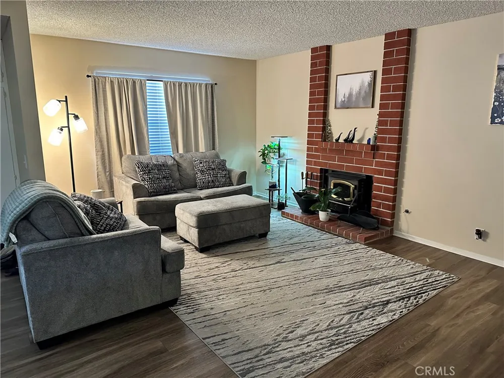 1537 W Avenue L #4 Lancaster, CA 93534