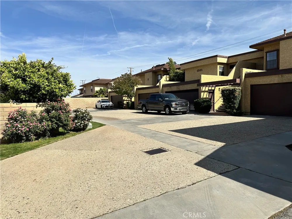 1537 W Avenue L #4 Lancaster, CA 93534