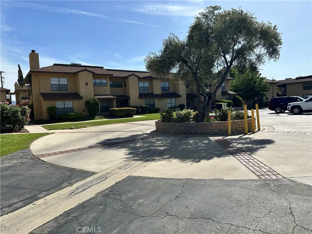 1537 W Avenue L #4 Lancaster, CA 93534