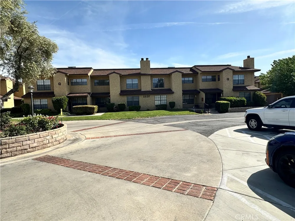 1537 W Avenue L #4 Lancaster, CA 93534