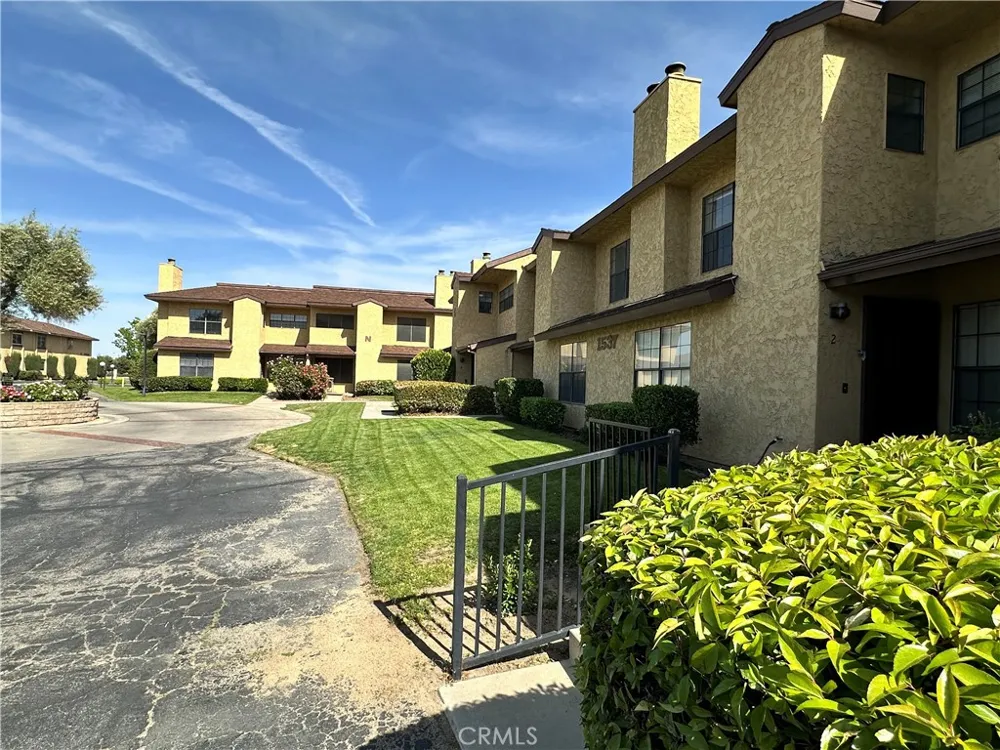 1537 W Avenue L #4 Lancaster, CA 93534