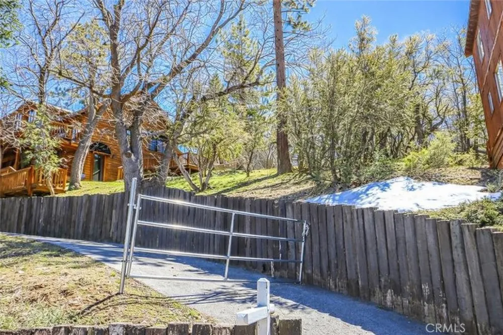 1121 Crags Fawnskin, CA 92333