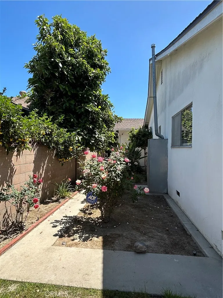 10135 Nichols Street Bellflower, CA 90706