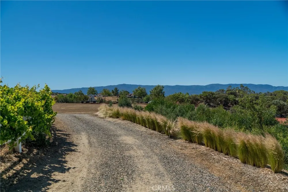 40230 Crazy Horse Canyon Road Aguanga, CA 92536