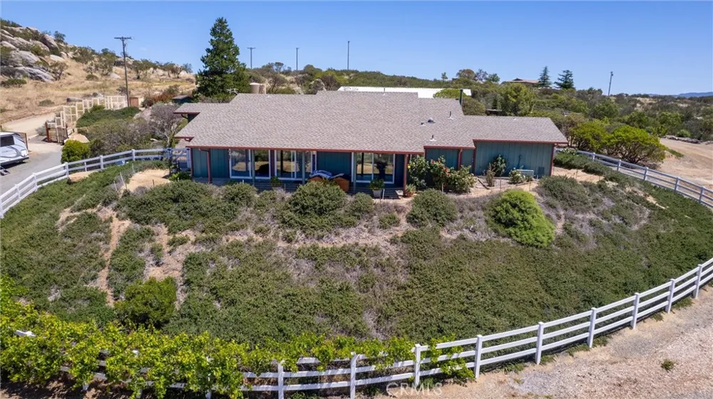 40230 Crazy Horse Canyon Road Aguanga, CA 92536