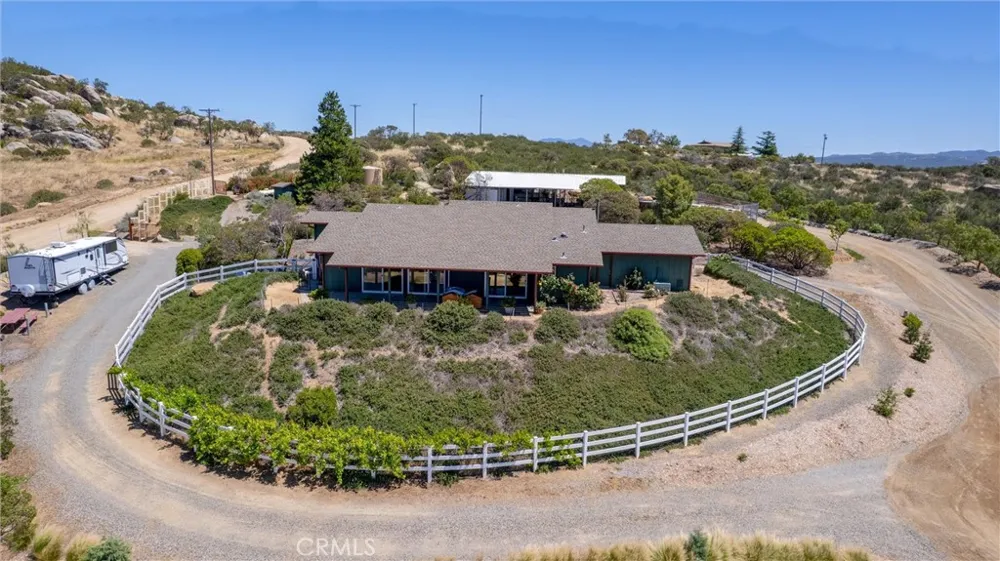 40230 Crazy Horse Canyon Road Aguanga, CA 92536