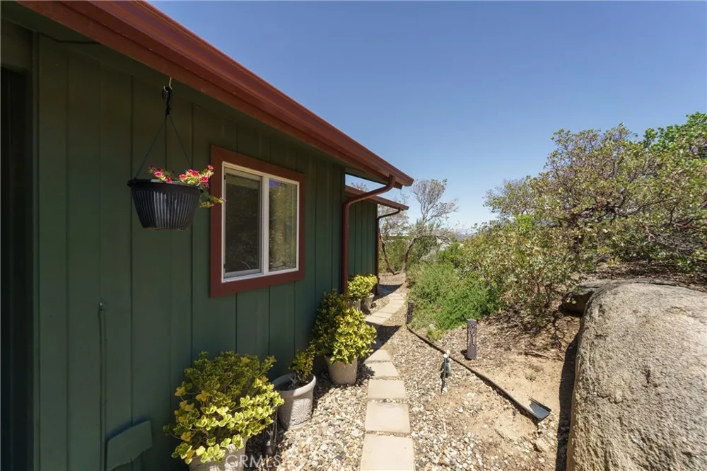 40230 Crazy Horse Canyon Road Aguanga, CA 92536