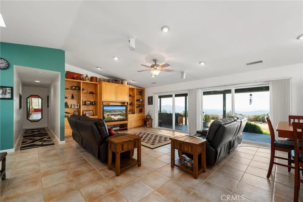40230 Crazy Horse Canyon Road Aguanga, CA 92536