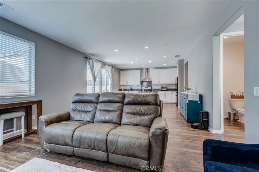 571 E Alru Rialto, CA 92376