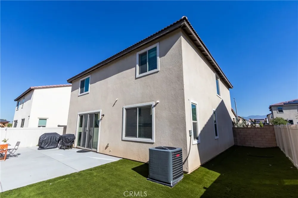 571 E Alru Rialto, CA 92376