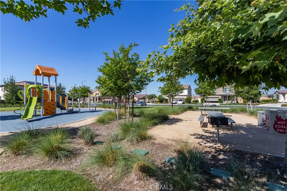 571 E Alru Rialto, CA 92376