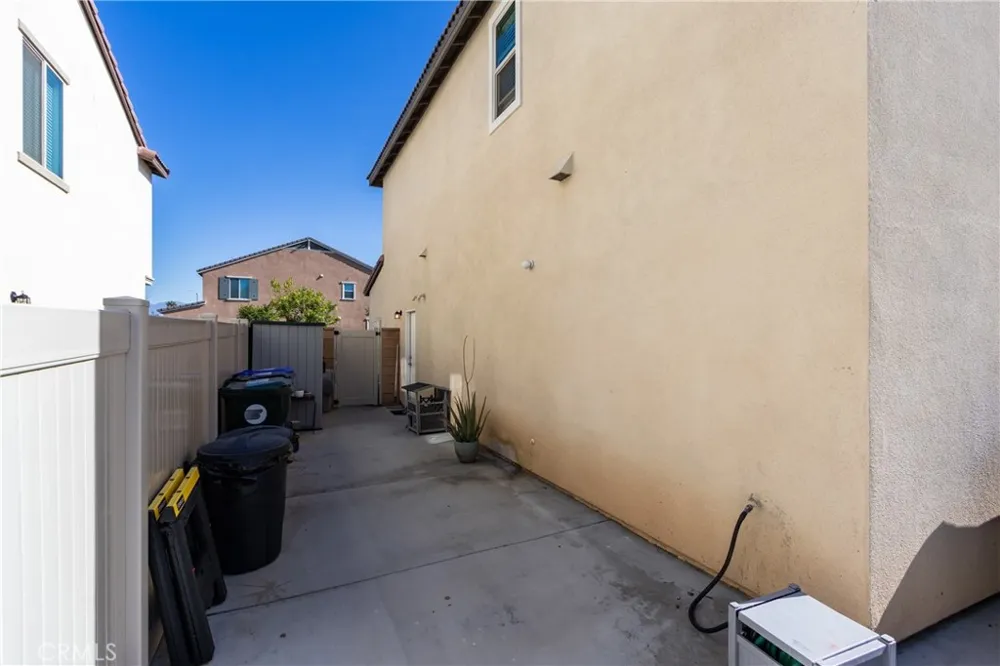 571 E Alru Rialto, CA 92376