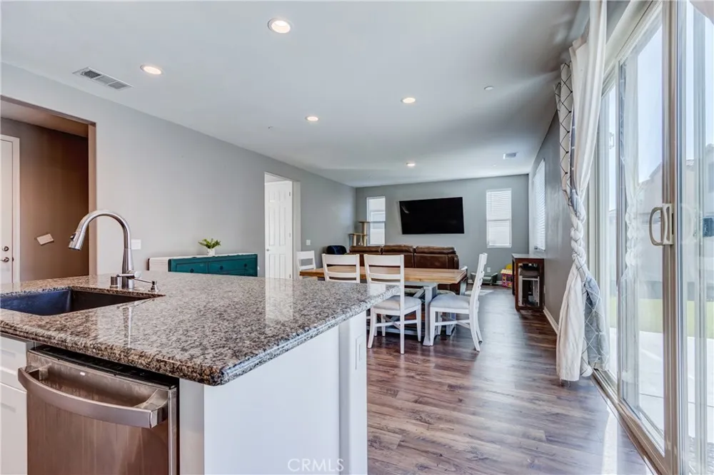 571 E Alru Rialto, CA 92376