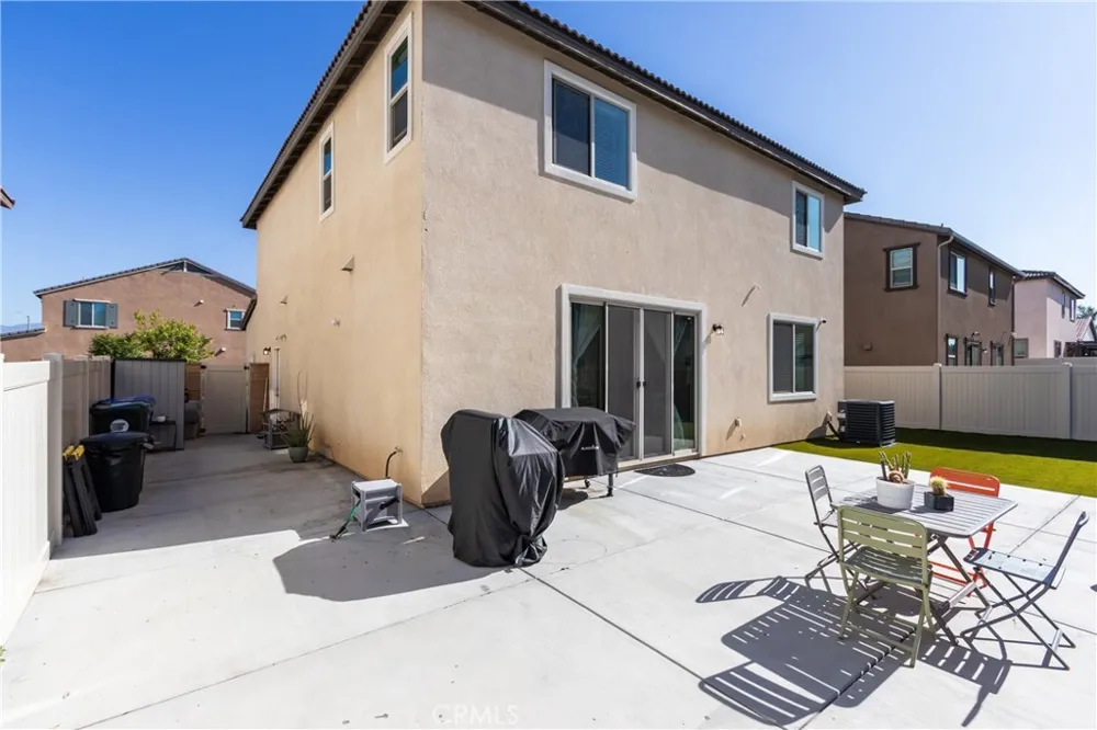 571 E Alru Rialto, CA 92376
