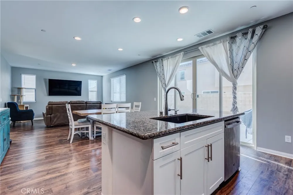 571 E Alru Rialto, CA 92376