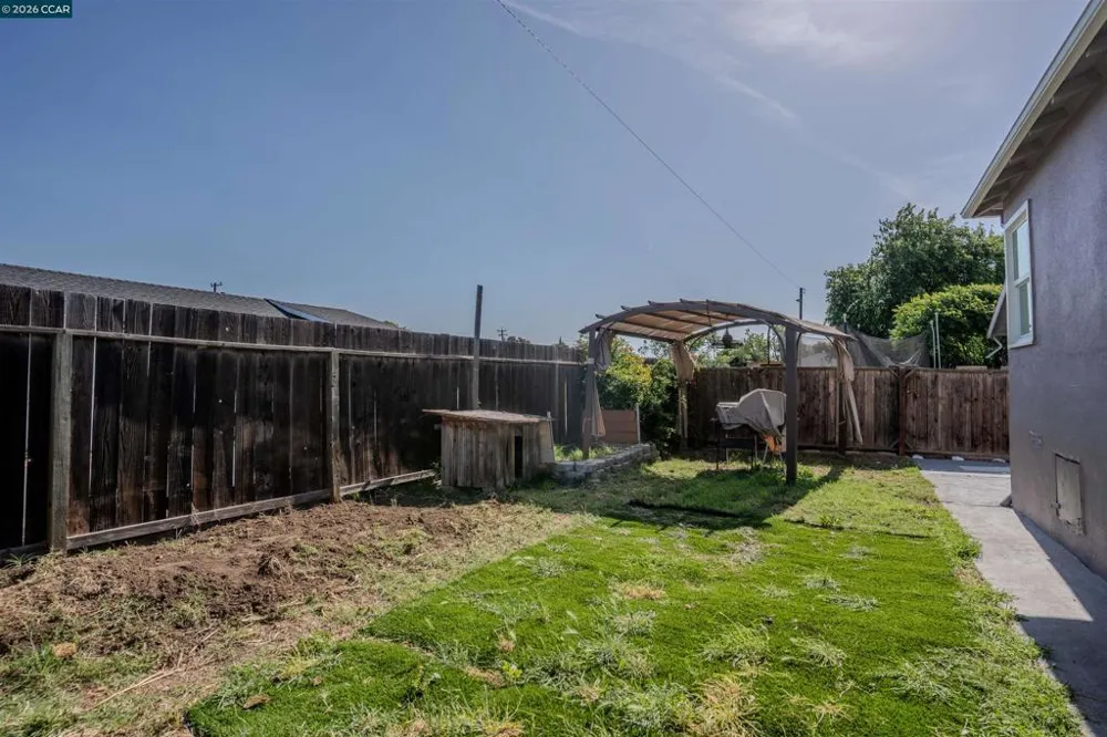 52 Bell Dr Pittsburg, CA 94565