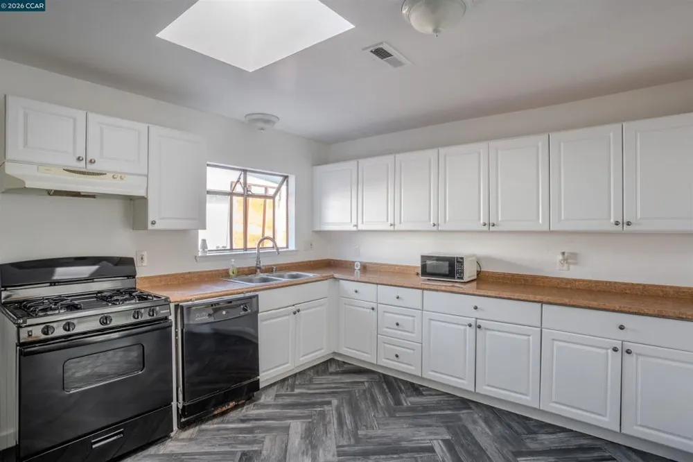 52 Bell Dr Pittsburg, CA 94565